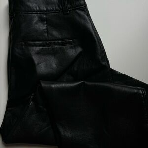 Command Cropped Pant